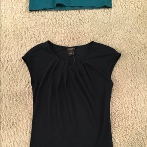 Sleeveless shirt with gathered front